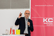 Univ.-Prof. Reinhold W. Lang (JKU): „Kunststoffe sind Schlüsselwerkstoffe für eine nachhaltige Entwicklung.“ © Pixory/Business Upper Austria